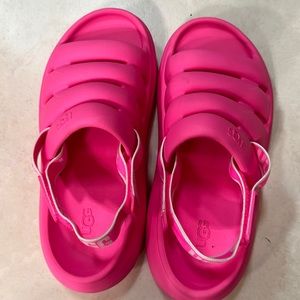 UGG. HOT PINK UGG Womens Sport Yeah Pink Ankle Strap Sandals Size 7.5